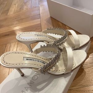 Manolo Blahnik sako 70 satin sandal